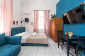 Classic-Style Apartment Nearby the Old Town